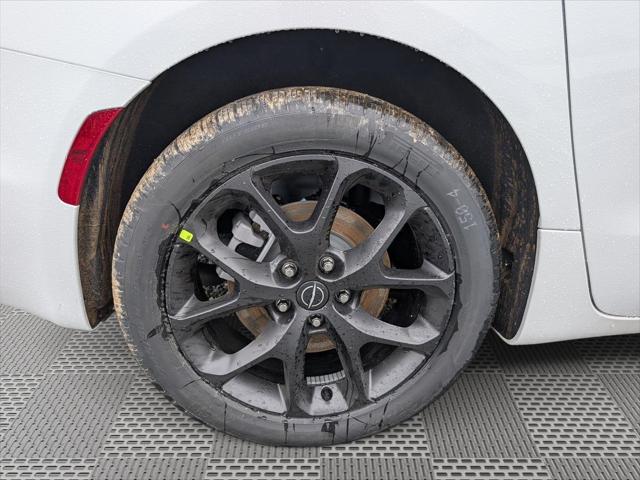 2026 Chrysler Pacifica Select AWD