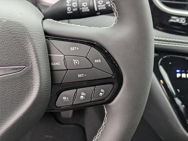 2026 Chrysler Pacifica Select AWD