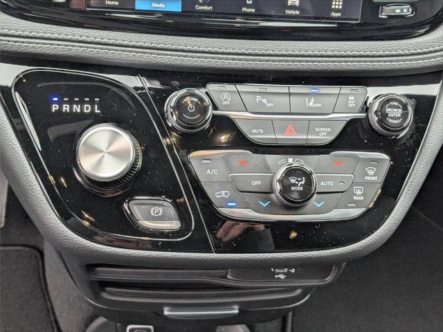 2026 Chrysler Pacifica Select AWD