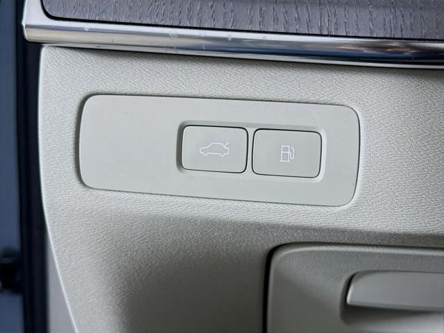 2026 Volvo XC90 Plug-In Hybrid Ultra, T8 AWD, Electric/Gasoline, Bright, 7 Seats