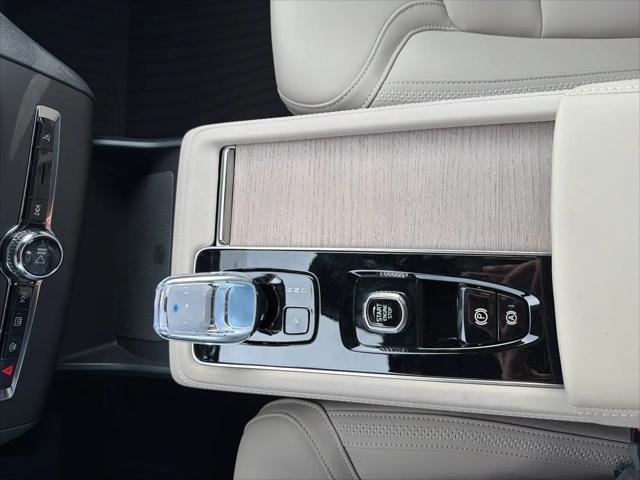2026 Volvo XC90 Plug-In Hybrid Plus, T8 AWD, Electric/Gasoline, Bright, 6 Seats