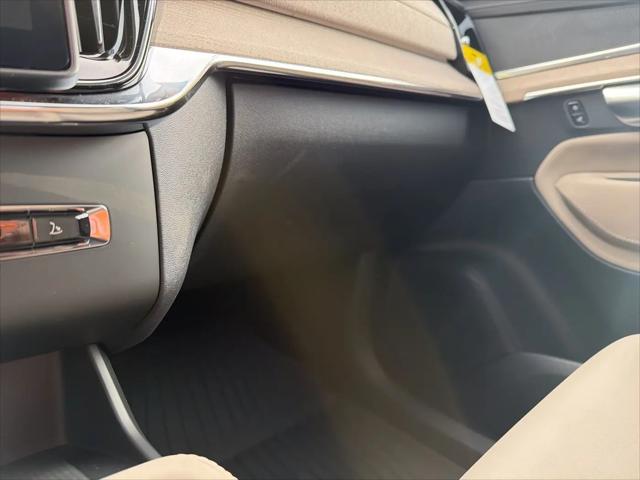 2026 Volvo XC90 Plug-In Hybrid Plus, T8 AWD, Electric/Gasoline, Bright, 6 Seats