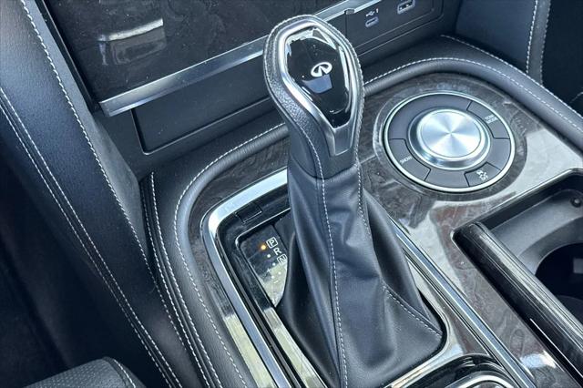 2023 INFINITI QX80 LUXE