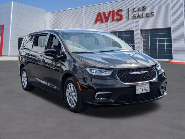 2025 Chrysler Pacifica Select