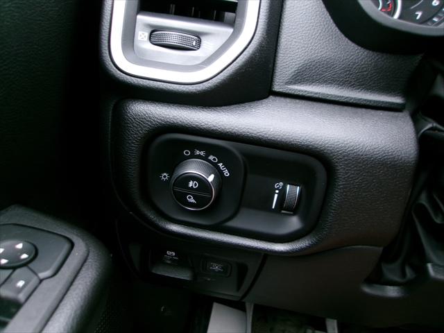 2026 Ram 1500 Express Crew Cab 4x4 57 Box