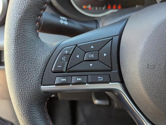 2025 Nissan Versa 1.6 SR