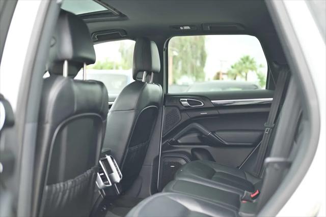 2016 Porsche Cayenne Cayenne
