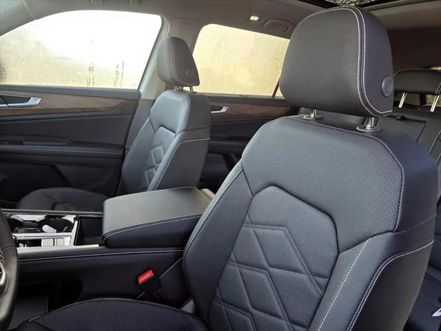 2026 Volkswagen Atlas SE with Technology