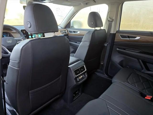 2026 Volkswagen Atlas SE with Technology