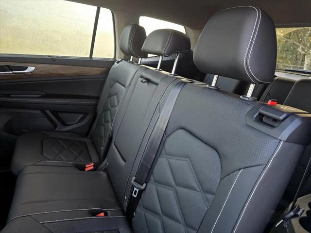 2026 Volkswagen Atlas SE with Technology