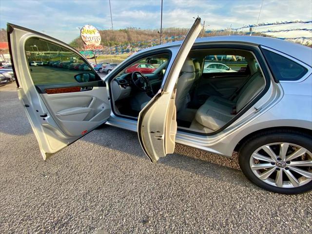2012 Volkswagen Passat 2.5L SEL