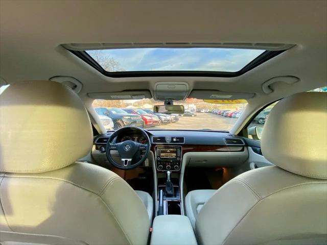 2012 Volkswagen Passat 2.5L SEL