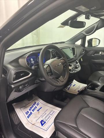 2026 Chrysler Pacifica Select AWD