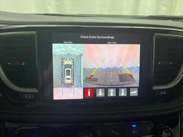 2026 Chrysler Pacifica Select AWD