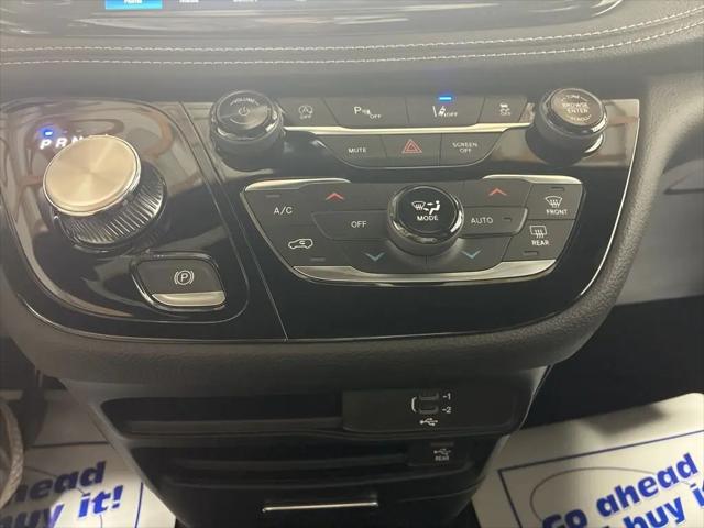 2026 Chrysler Pacifica Select AWD