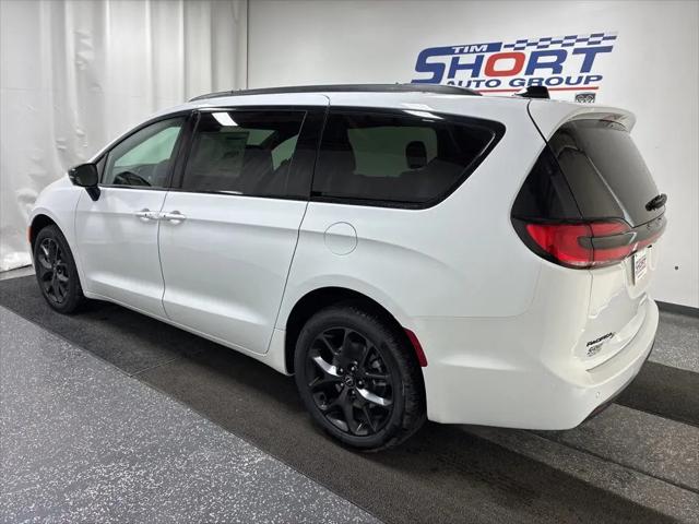 2026 Chrysler Pacifica Select AWD