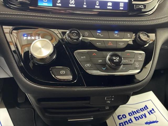 2026 Chrysler Pacifica Select AWD