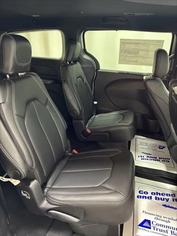 2026 Chrysler Pacifica Select AWD