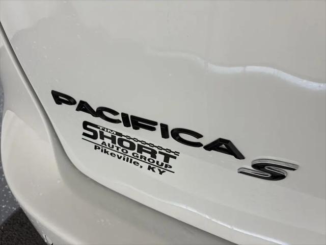 2026 Chrysler Pacifica Select AWD