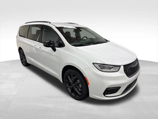2026 Chrysler Pacifica Select AWD