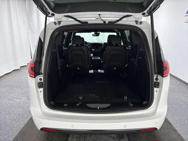 2026 Chrysler Pacifica Select AWD