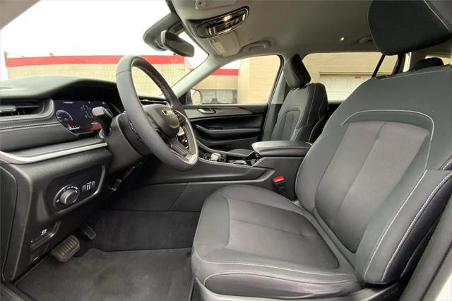 2023 Jeep Grand Cherokee L Laredo 4x4