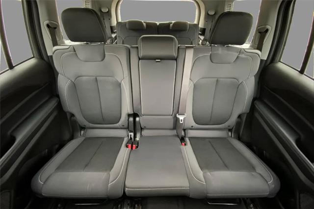 2023 Jeep Grand Cherokee L Laredo 4x4