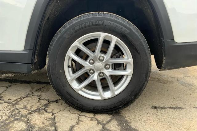 2023 Jeep Grand Cherokee L Laredo 4x4