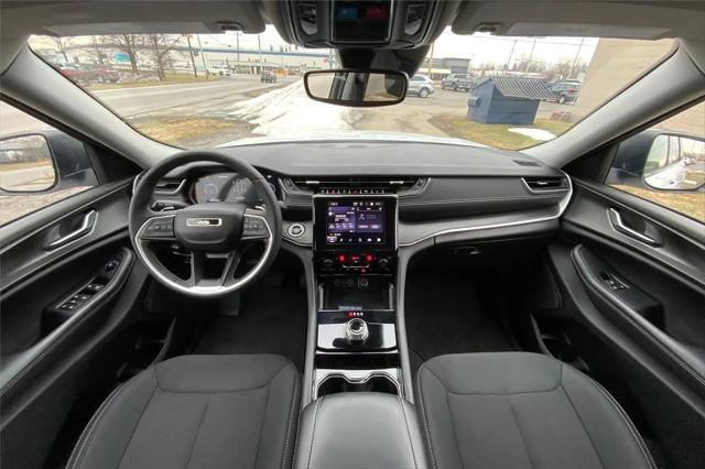 2023 Jeep Grand Cherokee L Laredo 4x4