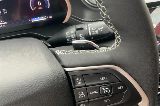 2023 Jeep Grand Cherokee L Laredo 4x4