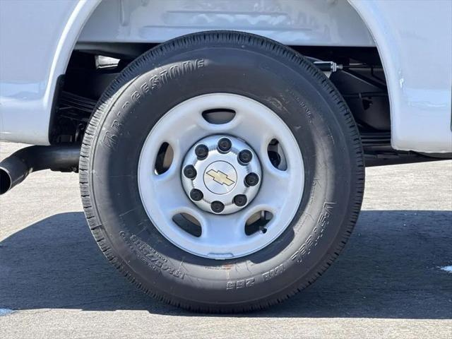 2026 Chevrolet Express Cargo Van 2500 Regular Wheelbase, WT, RWD