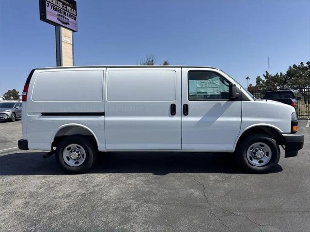 2026 Chevrolet Express Cargo Van 2500 Regular Wheelbase, WT, RWD