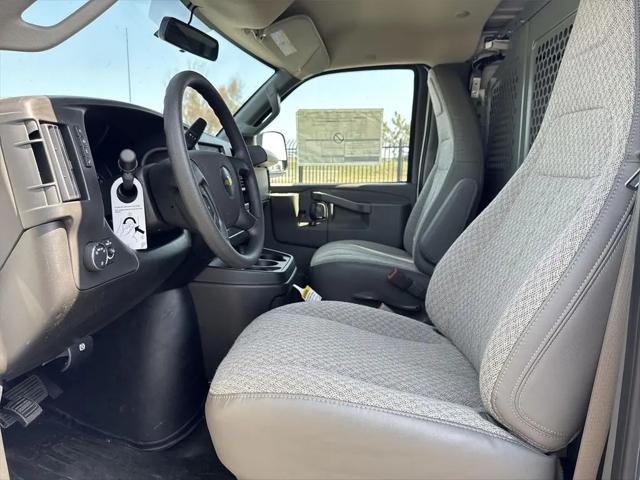 2026 Chevrolet Express Cargo Van 2500 Regular Wheelbase, WT, RWD