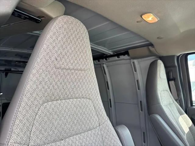 2026 Chevrolet Express Cargo Van 2500 Regular Wheelbase, WT, RWD