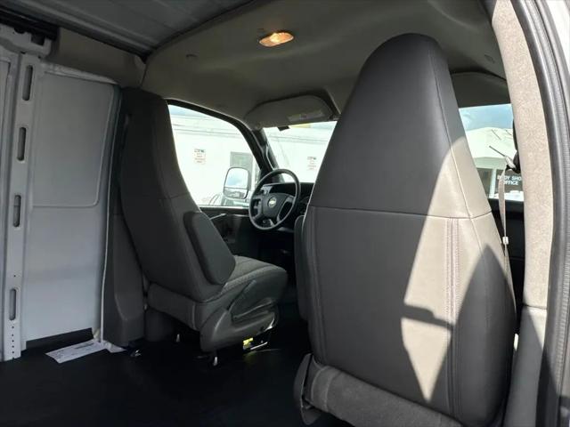 2026 Chevrolet Express Cargo Van 2500 Regular Wheelbase, WT, RWD