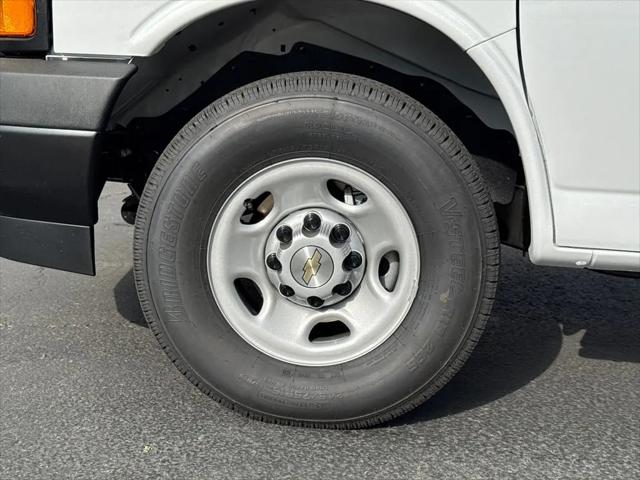 2026 Chevrolet Express Cargo Van 2500 Regular Wheelbase, WT, RWD