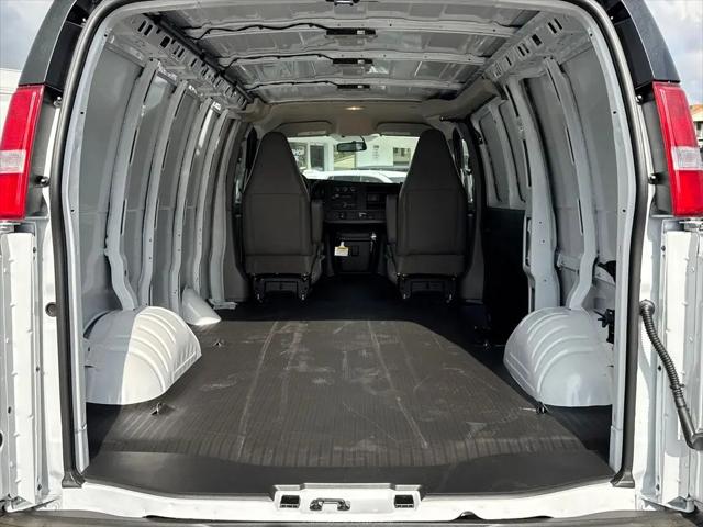 2026 Chevrolet Express Cargo Van 2500 Regular Wheelbase, WT, RWD