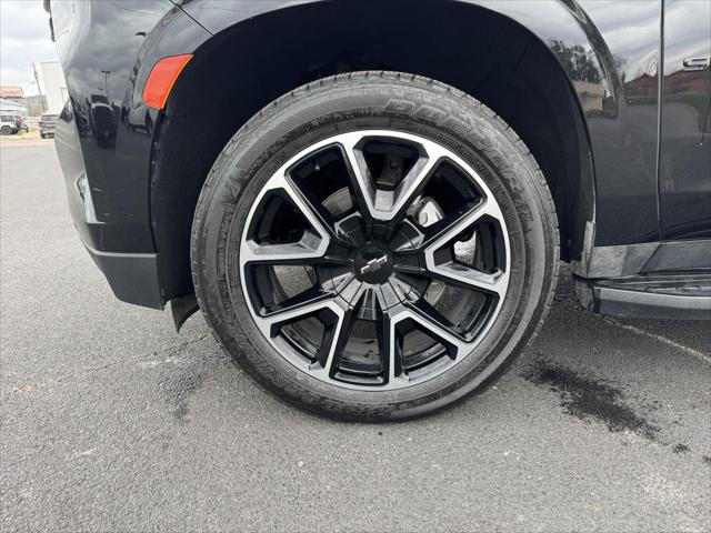 2023 Chevrolet Suburban 4WD RST