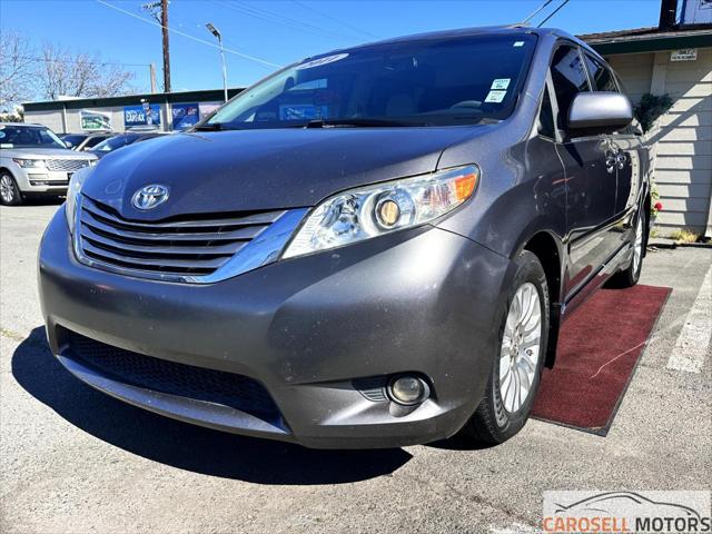2011 Toyota Sienna XLE V6 Auto Access Seat