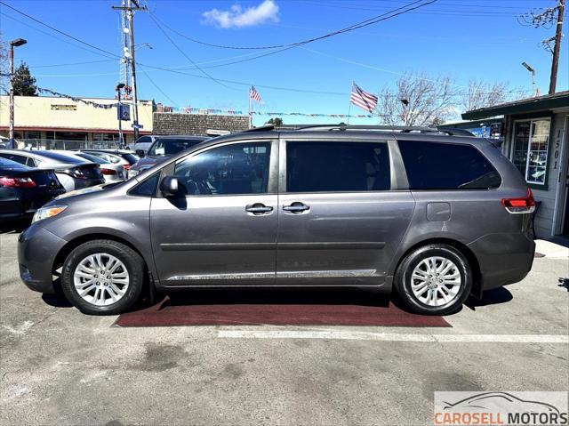 2011 Toyota Sienna XLE V6 Auto Access Seat