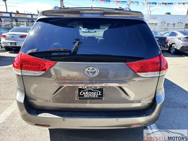 2011 Toyota Sienna XLE V6 Auto Access Seat