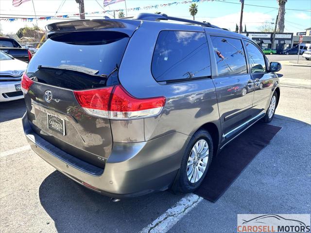2011 Toyota Sienna XLE V6 Auto Access Seat