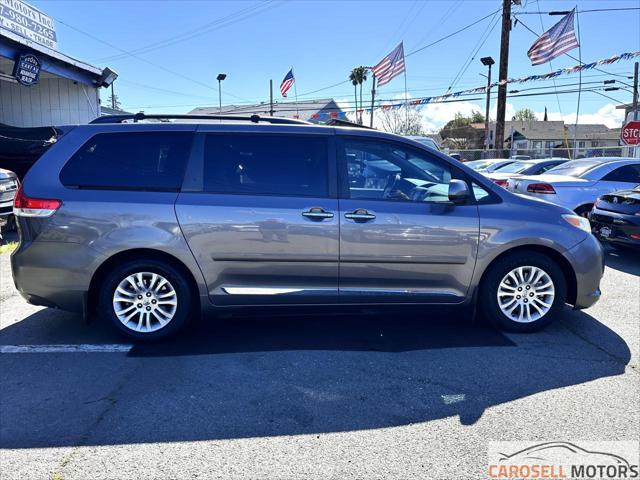 2011 Toyota Sienna XLE V6 Auto Access Seat