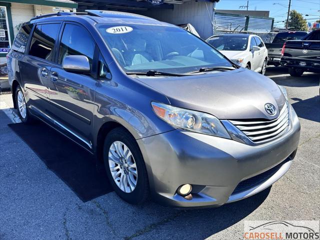 2011 Toyota Sienna XLE V6 Auto Access Seat