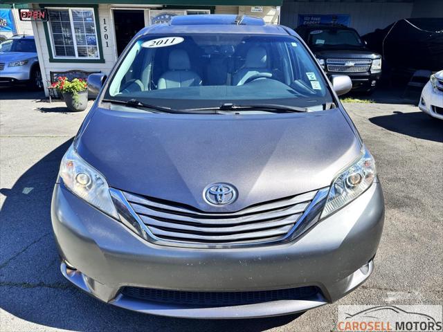 2011 Toyota Sienna XLE V6 Auto Access Seat