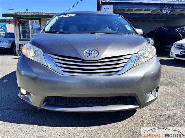 2011 Toyota Sienna XLE V6 Auto Access Seat