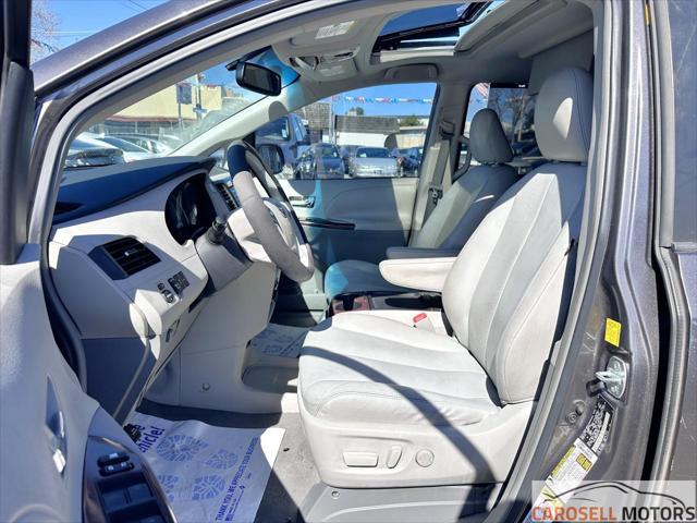 2011 Toyota Sienna XLE V6 Auto Access Seat