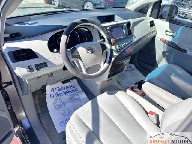 2011 Toyota Sienna XLE V6 Auto Access Seat