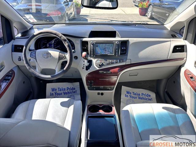 2011 Toyota Sienna XLE V6 Auto Access Seat