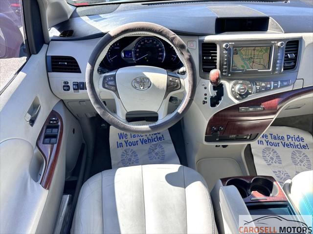 2011 Toyota Sienna XLE V6 Auto Access Seat